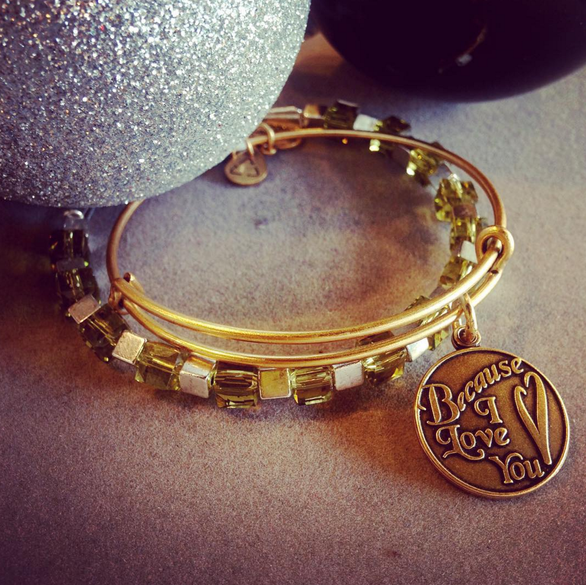alexandani's tweet photo. Get $5 off the #banglesofthemonth in ALEX AND ANI stores or online with code LOVE > https://t.co/Ewo51YDpwt https://t.co/SKjFEM2F1I
