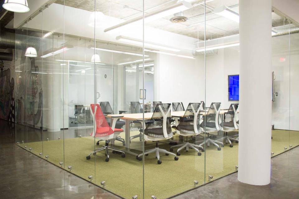 Downtown_EP's tweet photo. New year, new look! Update your office space &amp; impress clients at The Station Urban Offices in Union Plaza! #DTEP https://t.co/68xILLIqt3