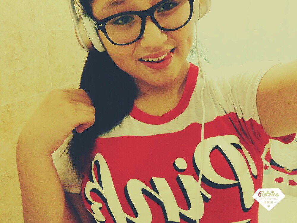 rebeca_chillin_'s tweet photo. Classic =my favorite song https://t.co/BtmrIHt8cf