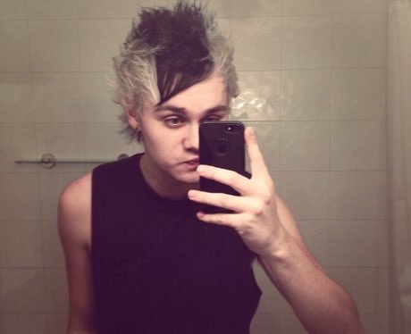 whenx5sos's tweet photo. michael's reverse skunk hair https://t.co/maf6oJ1aj2