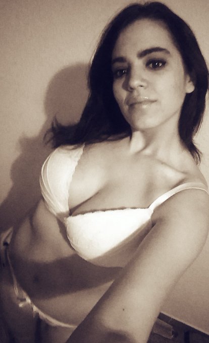 #online en mi sala para pasar una muy buena noche en https://t.co/zVaL6YbSpE @EstudiosCima a darme ca&ntilde;a<a href="/tag/online"class="tags">#online</a>