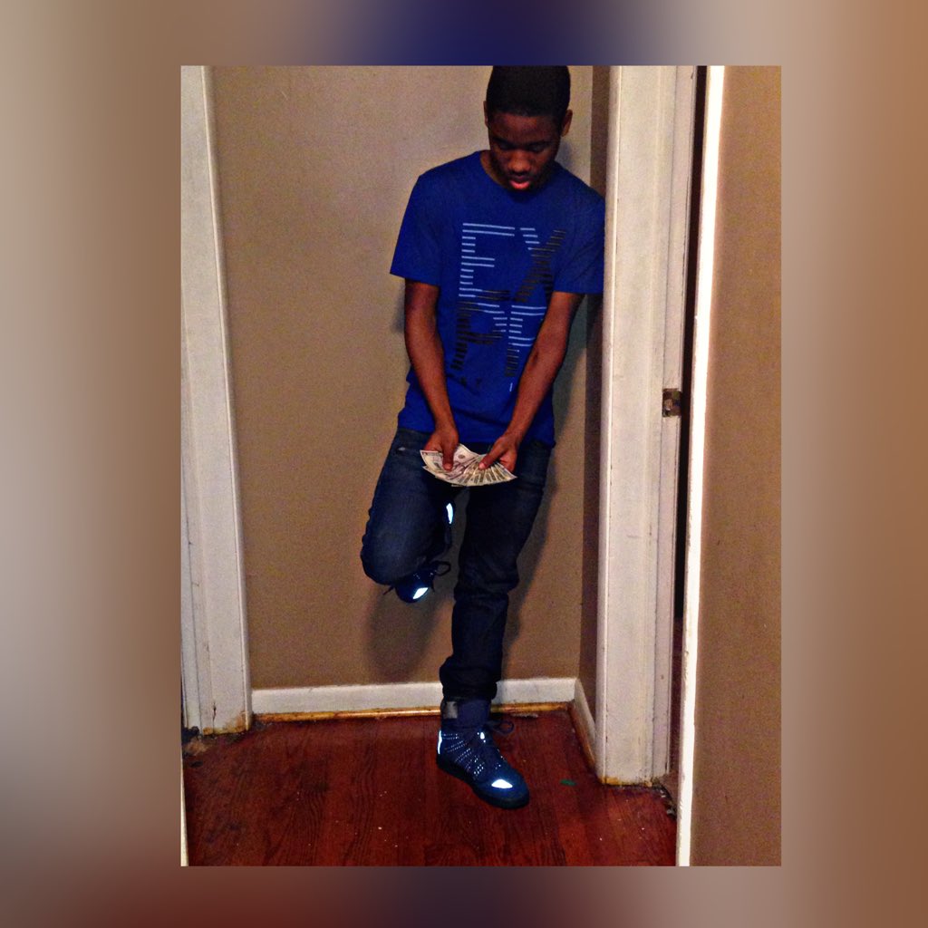 LilGuwopp's tweet photo. Straight outta the trenches 🤑💰 https://t.co/GZJAx94HDN