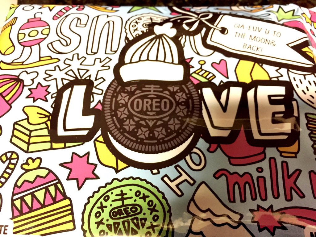 jessishephard's tweet photo. My daughter loved her @Oreo package! #mommywin #oreocolorfilled https://t.co/o09KrFS0OJ