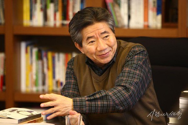 2016년을 바라보며 골랐습니다. 노 대통령의 어록을 친필에 담은 세번째 작가는 신영복 선생입니다.
"민주주의 최후의 보루는 깨어있는 시민의 조직된 힘입니다. 이것이 우리의 미래입니다."<2007.6.16>