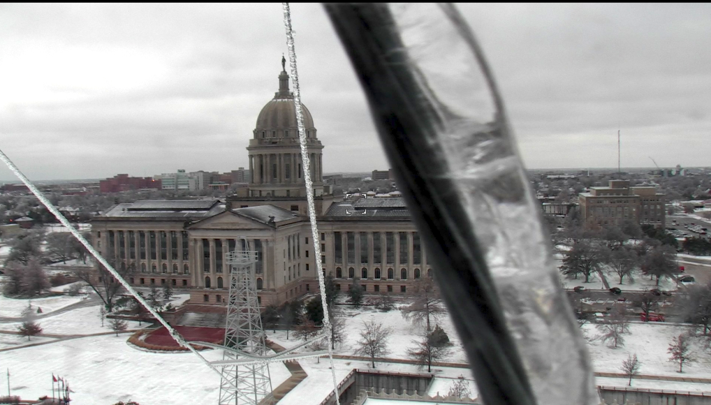 preiter's tweet image. An icy view of the Oklahoma Capitol this afternoon (12/28). #okwx