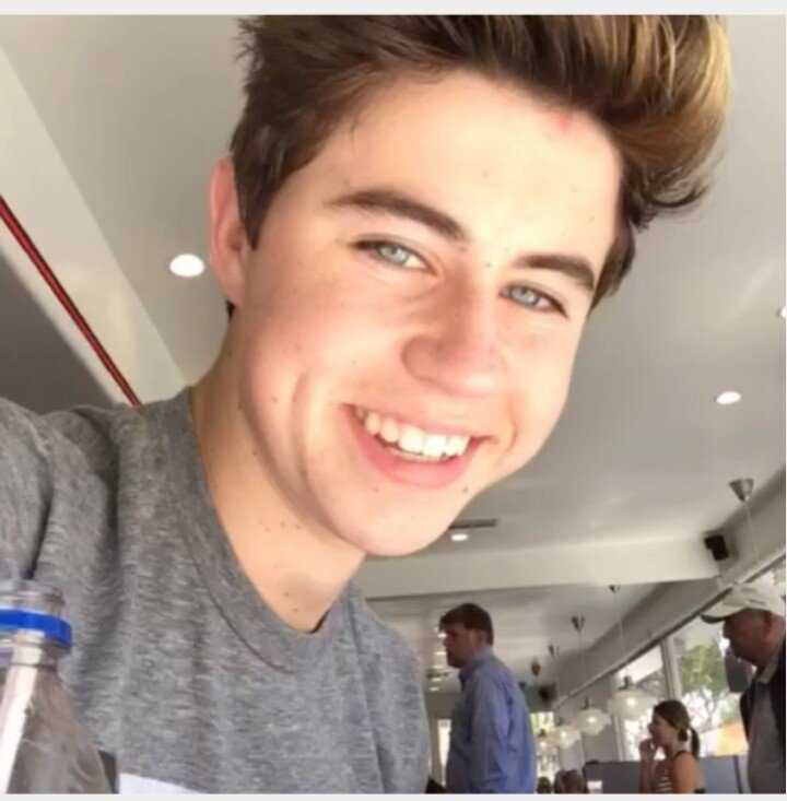 Nash Grier id awesome I love u I wanna wish u a Happy birthday    