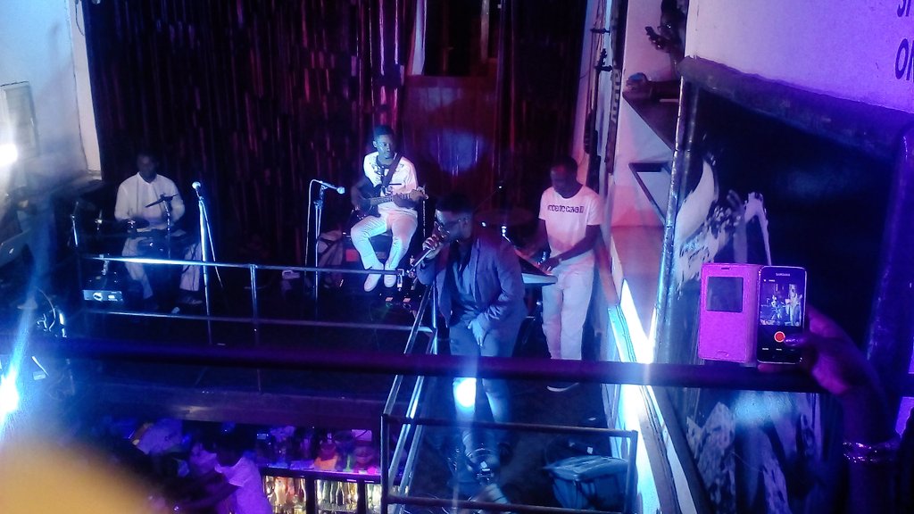 Douala_CKoment's tweet photo. Nobody's better than Margooo. 🎵🎤 @lockofficial met le public à  mal.  #SKYZOEPLaunch https://t.co/U8QnJ1BkGs