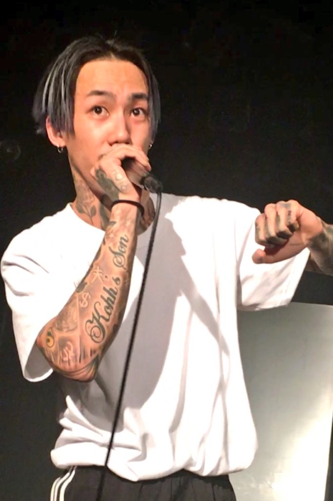 みずえ ﾟe ﾟ Kohhくんがライブ中に左の指に昔の実家の電話番号の5412のタトゥー入れたんだけど見せてくれて ホントに5412って入ってる Kohh T ワンマン タトゥー Tattoo 5412 タトゥー入れたい T Co Ewqhaduu1h