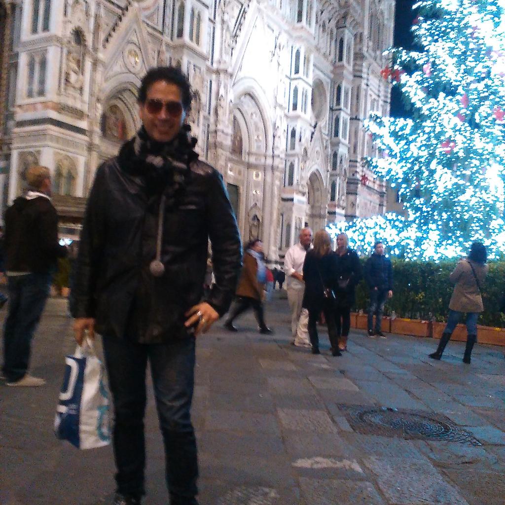 musicagit's tweet photo. Florenz Italy . Saludos https://t.co/6yrLyE4k6z