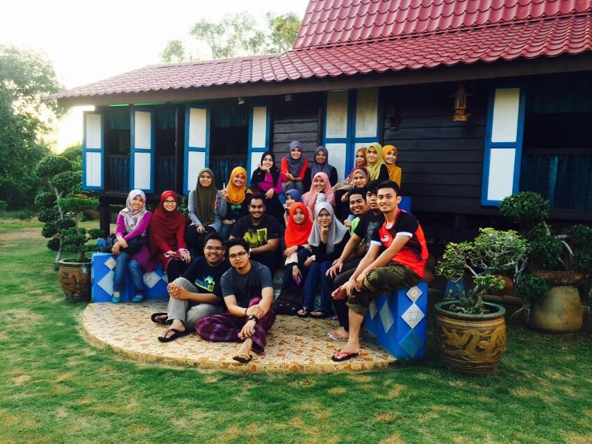 syakhinaaripin's tweet photo. Morning, first paper for the last journey in degree life. May Allah ease everything. Goodluck gaiss. #BA6D #Cempaka https://t.co/wNQsjZ9Q2M