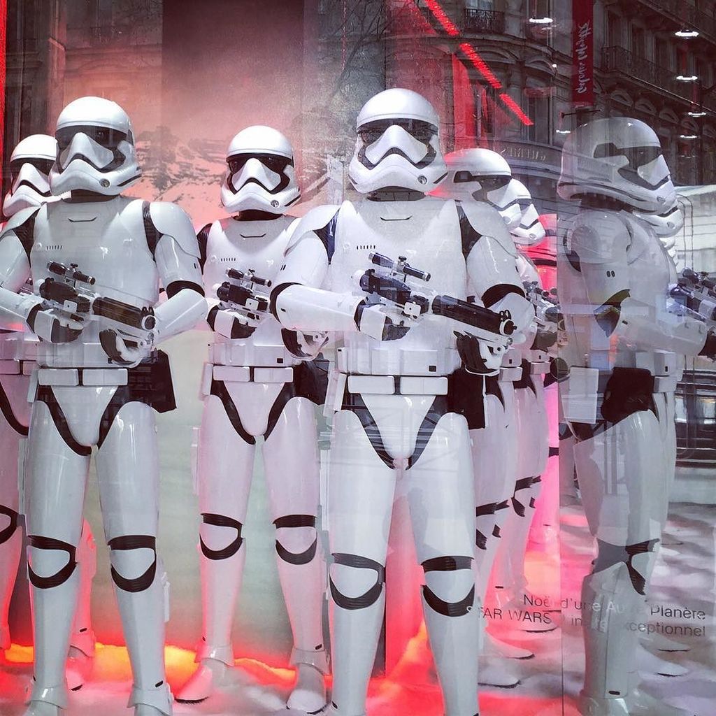 flamingomobile's tweet photo. @starwarsigofficial @paris #starwars #paris2016 #galerielafayette #starwars2015 #flamingom… https://t.co/DqTcwTLiIo https://t.co/ijNX3hz688