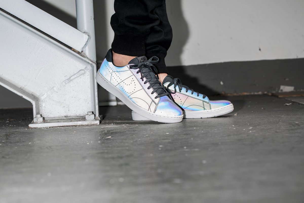 nike tennis classic ultra premium