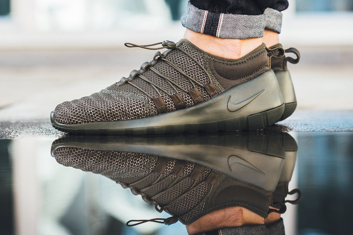 titoloshop's tweet photo. Nike #Payaa Premium #Quickstrike - Cargo Khaki/Black
RELEASE
Tuesday, 29th Dec
9AM CET
https://t.co/NyDlspFEeK https://t.co/q7zOZ5uPnc