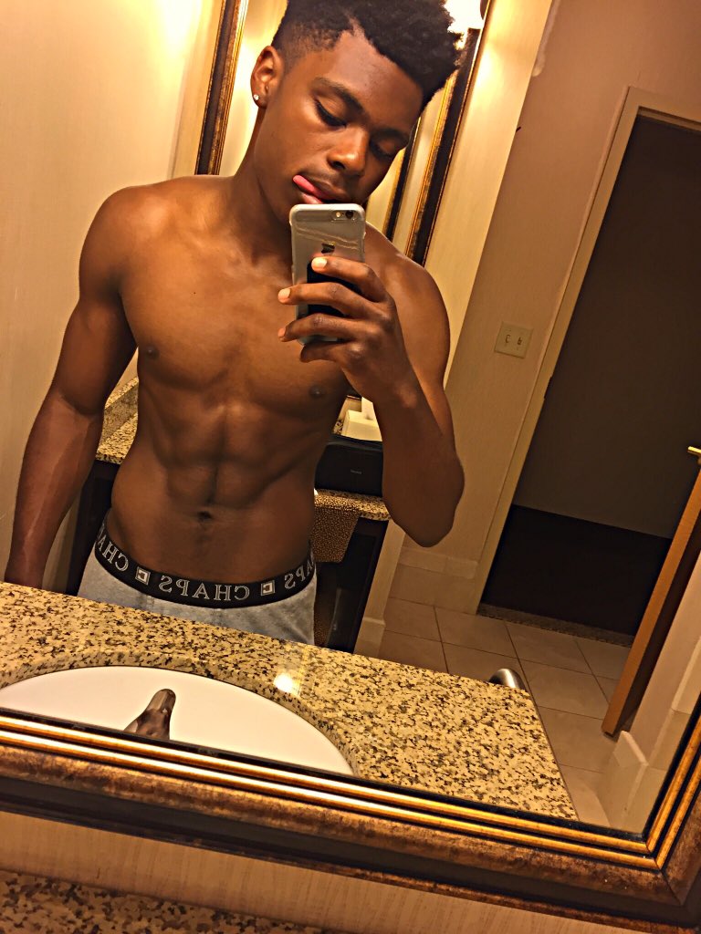 singerjawan's tweet photo. Keep Sleeping If You Are🍫 https://t.co/afloTnHRpj