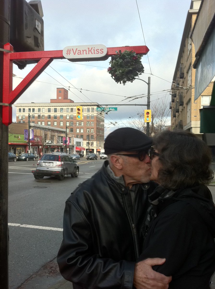 #vankiss there's a whole lot of kissing going on on Main Street!