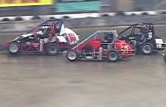 RacingAmerica's tweet image. VIDEO: Drivers Beat 'N Bang During #Rumble15 on Fort Wayne Bullring - speed51.com/racing-videos/