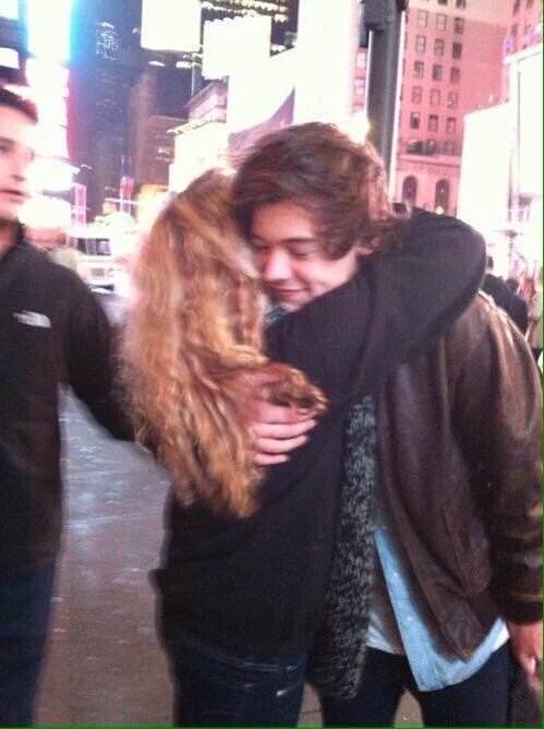 ArtisaSurvive's tweet photo. meet Harry Styles https://t.co/s2UecK5jp9