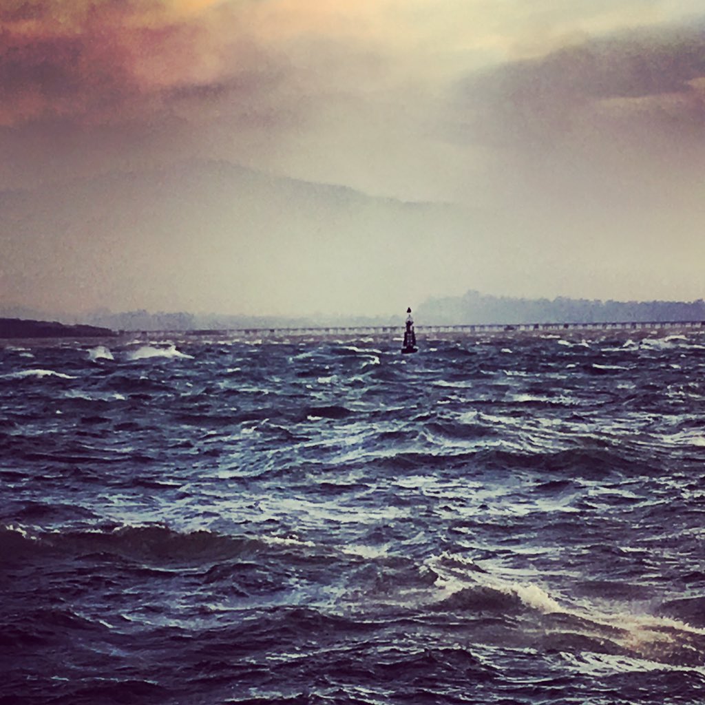 Bahía de Santander azotada por el viento