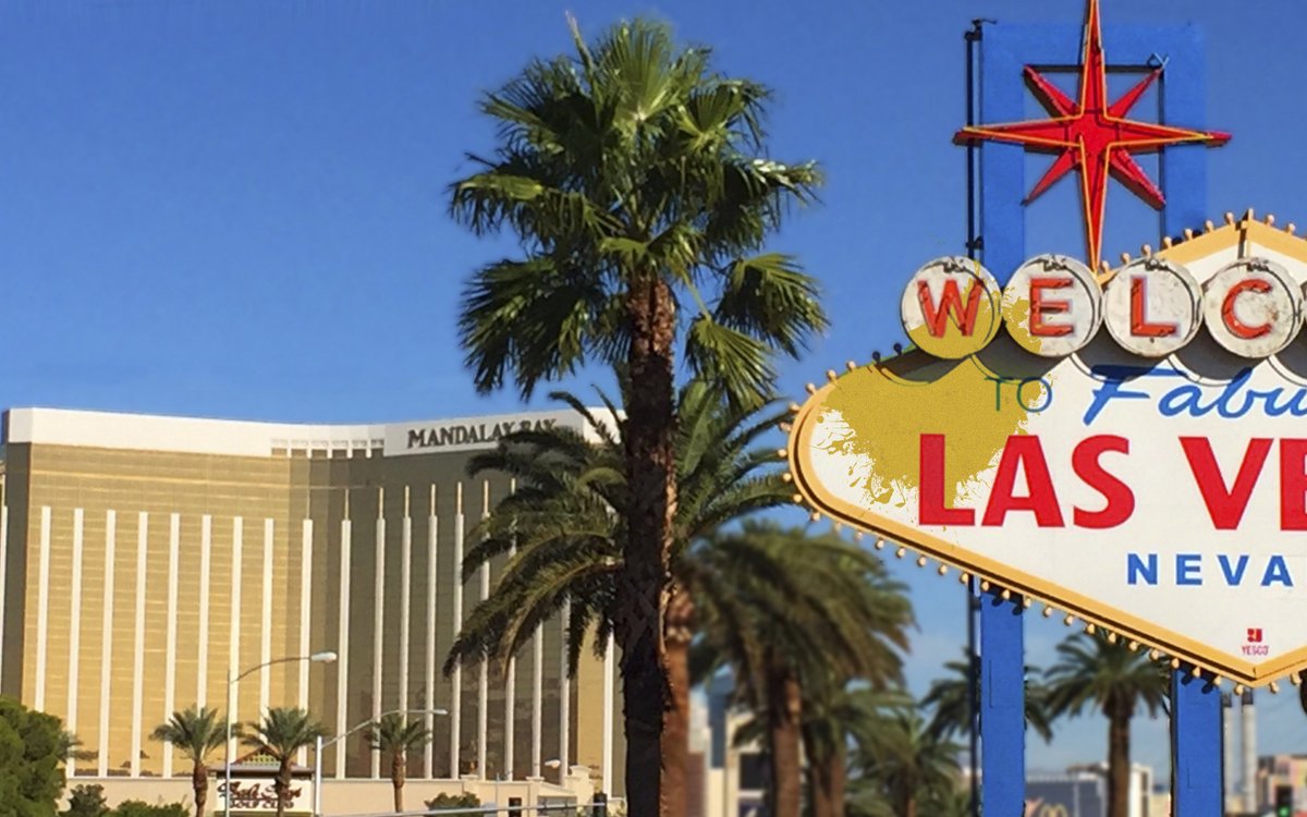 MandalayBay's tweet photo. Who is spending #NYE2016 with us? The countdown to #PaintItGold is at 3 days! https://t.co/tR16QZM9az