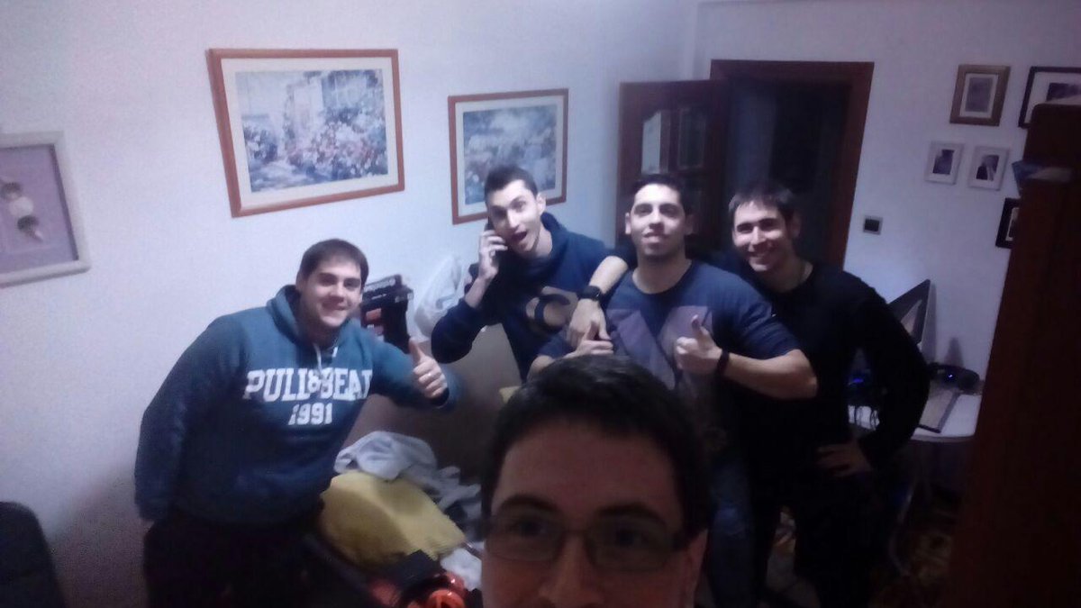 JulitoMDC's tweet photo. Lan party de las buenas @PepeJLR @Adri_CDA @Eduracingpucela @javiicda https://t.co/wgZkXQh8QR