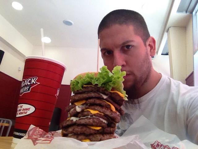 DonChodis's tweet photo. ¿Se acuerdan cuando me comí una hamburguesa con nueve medallones de carne? 😍 https://t.co/rc4DAn0ZTW