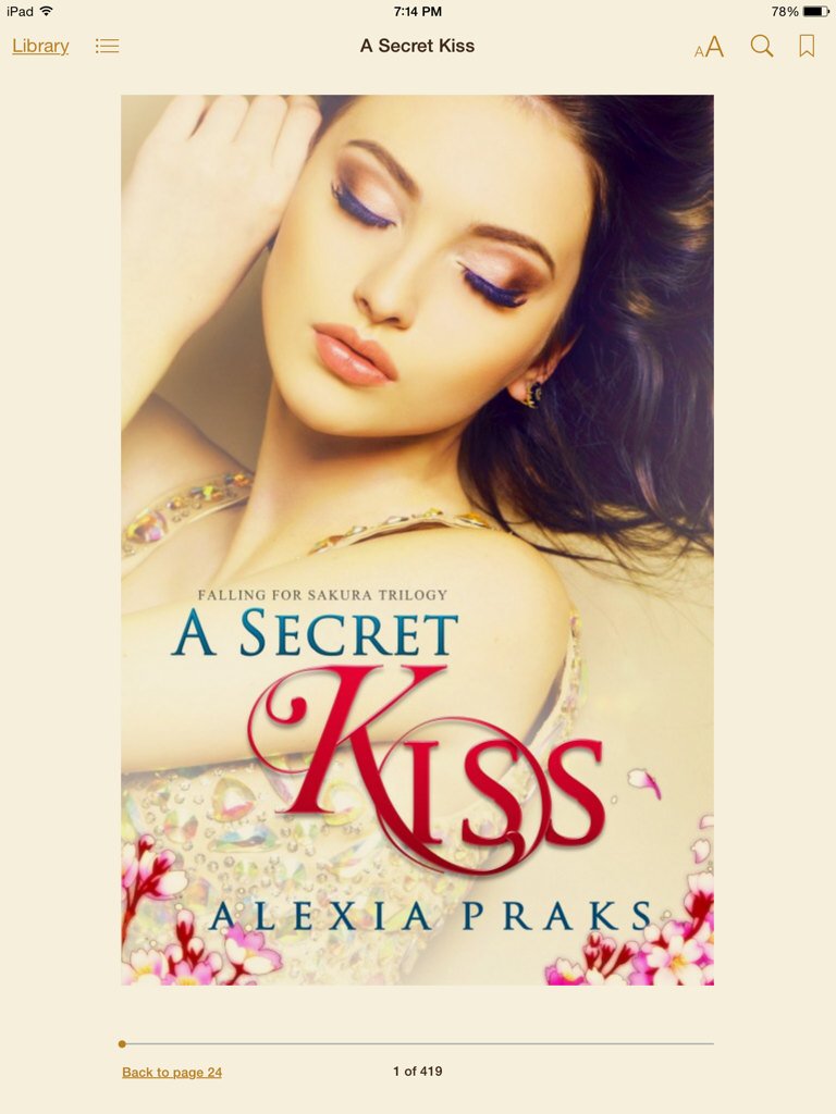 Komaleycutie's tweet photo. I am so not ready for winter, reading a secret kiss novel #forgetwinter #asecretkiss #alexiapraks #Canadianwinter https://t.co/z2GnbHtLLs