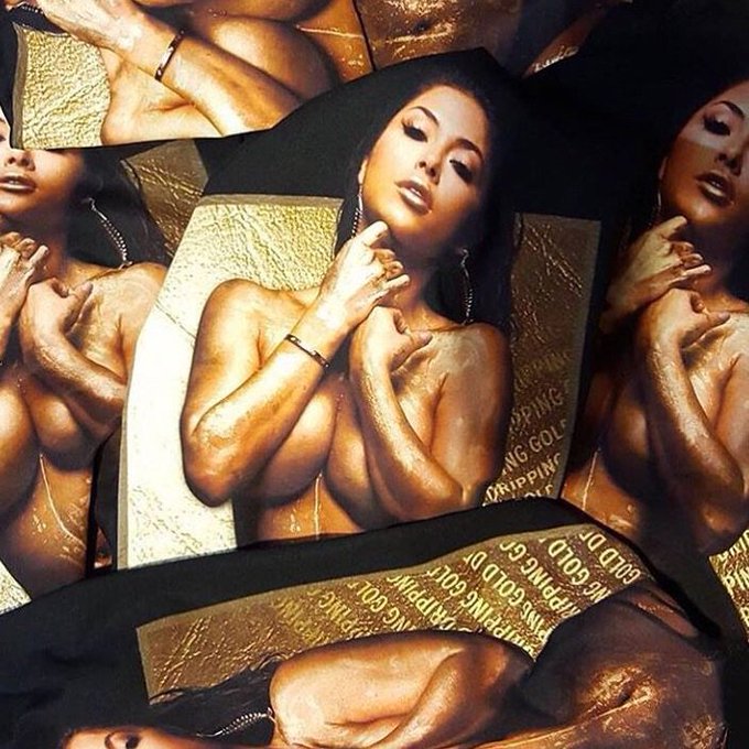 In case they got u the wrong gift...calendars and limited edition T's avail on https://t.co/jjyppKsj6D