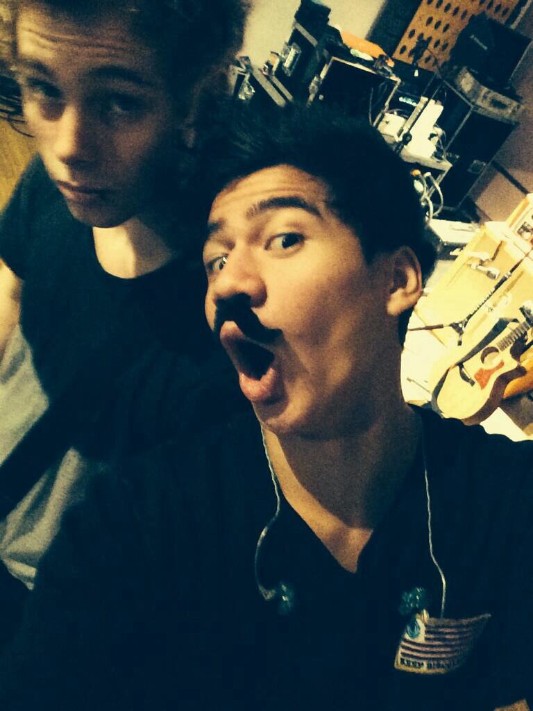 5SOS_Musics's tweet photo. cake https://t.co/rA50bvQUte
