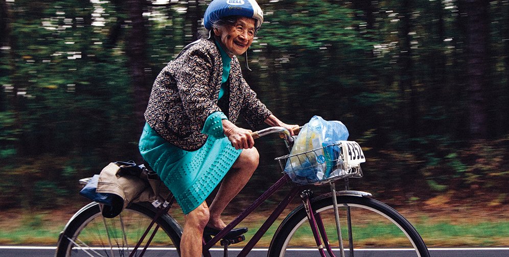 We all want to be this 90-year-old badass #LifeGoals spr.ly/6018BVqBE