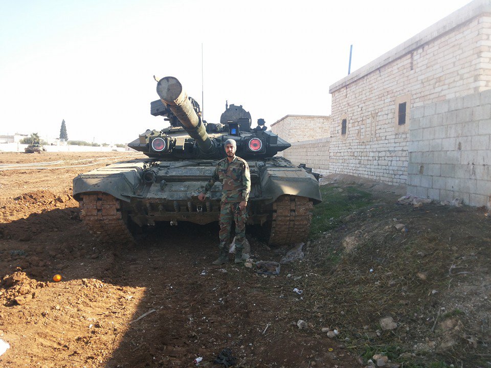 دبابه T-90 الروسيه تظهر لاول مره في سوريا !! CXX0WSXWMAAtsJd