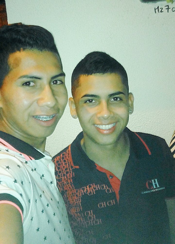 chiikiisuarez2's tweet photo. Con mi hermano,como lo quiero https://t.co/nzNvitss4N