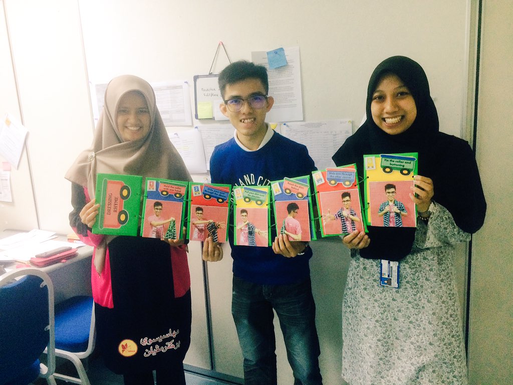 aifaazafiera's tweet image. Dressing Rhyme for children with development delay and autism  👕👖#projectgroup