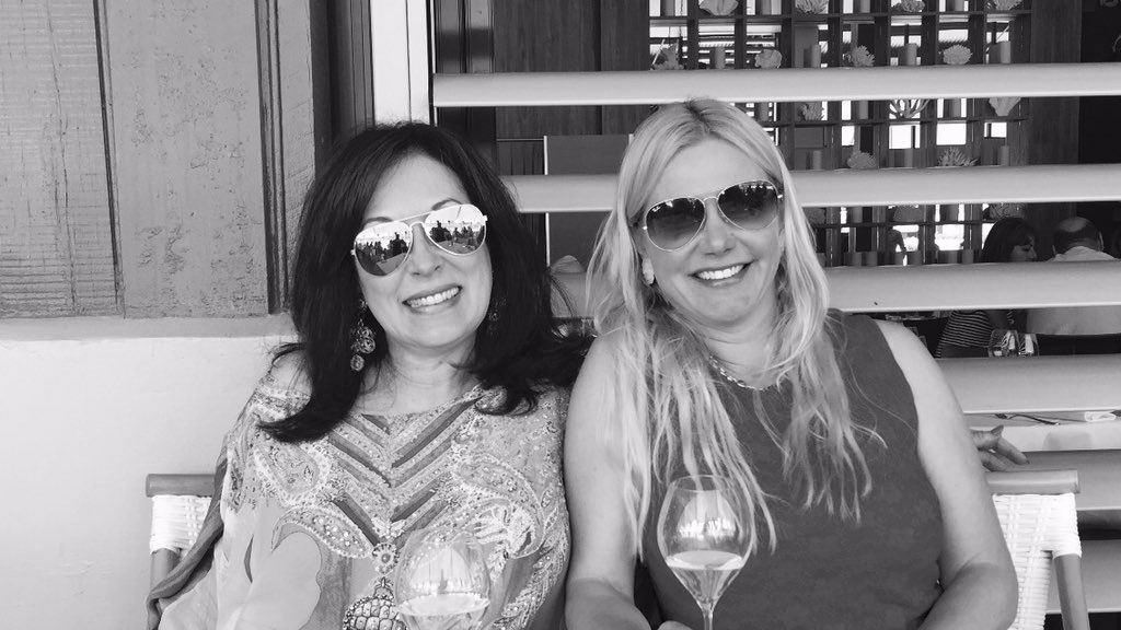 LizzieButtrose's tweet photo. @SaxonTheHound @SammyTheBoxer @Amadeusivan @MantaRestaurant with @paulinejrogers https://t.co/AEwZqWpErO