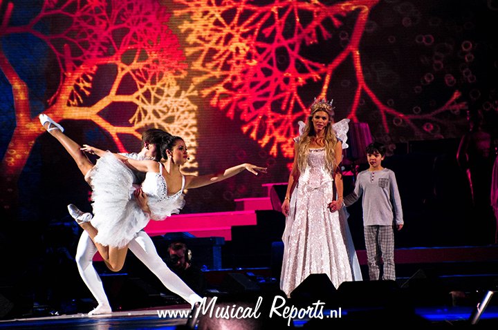 Nieuws: The Christmas Show ook in 2016 naar de Ziggo Dome! musicalreports.nl/2015/12/27/the…