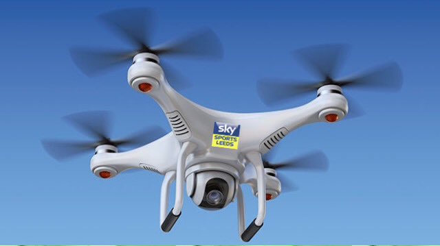 RetroLUFC's tweet image. BREAKING NEWS: The SKY Sports drone is on its way to broadcast #LUFC vs #DCFC tonight. Wootton is at 4/7 to hit it