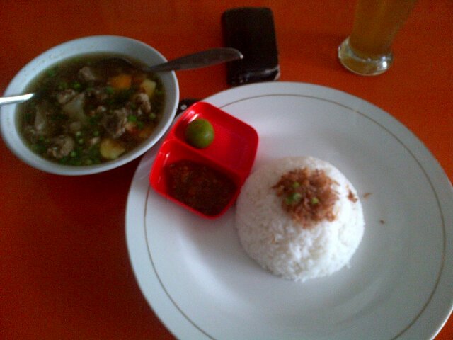 luqmanulhakim84's tweet photo. Assalamu'alaikum Wr Wb abg kk yg baik? Siang ne qt ccoba Sop Tulang Al hijra tanpa vetsin,, malah Lebih Mak nyus! https://t.co/JyeqolTu7h