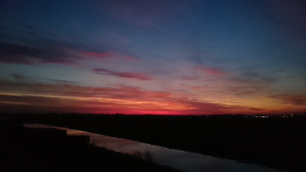 36sandjes's tweet photo. Wat gaat vandaag ons brengen? De kleur is rood #strijdlustig https://t.co/R5lOnPfKOc