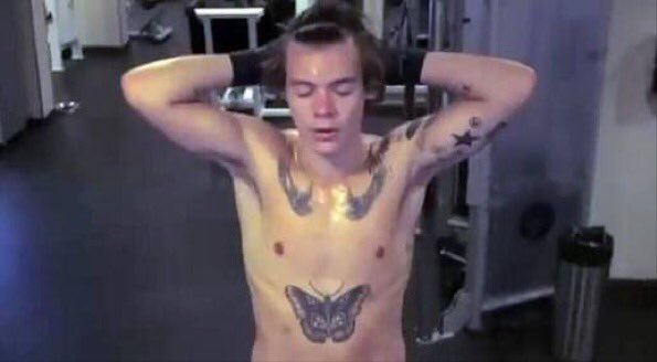 larrylube's tweet photo. They cropped Louis out again... https://t.co/40sA2uPLe8