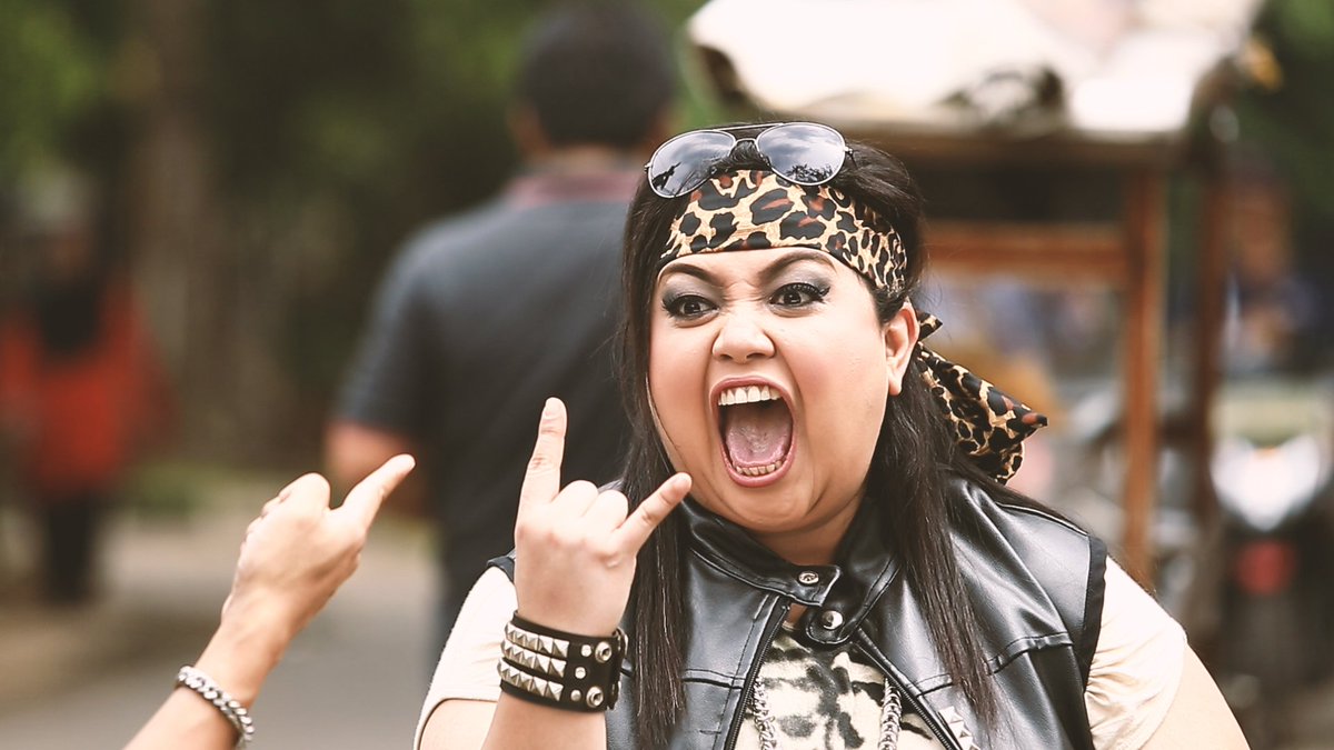 Kelas_NET's tweet photo. Loh tapi kok Bu Rika jadi rocker juga?? Aduh penasaran yaaa?? ๐๐ #KelasRocker_NET https://t.co/tm0ca7bJuF