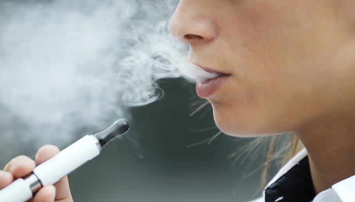 ZeeNewsEnglish's tweet photo. Beware! E-cigarettes may lead to cancer
https://t.co/aLUeo7R8cs https://t.co/W0xqMAdnn2