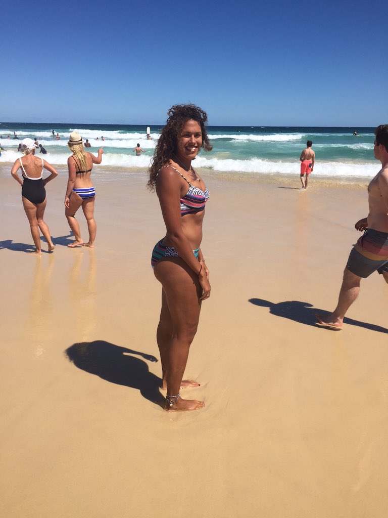 GarnetMackinder's tweet photo. Lovely walk along the coast to #BondiBeach my Aussie tan is coming along nicely #sunshine #lessthanaweekleft https://t.co/s4TdxhkWJo