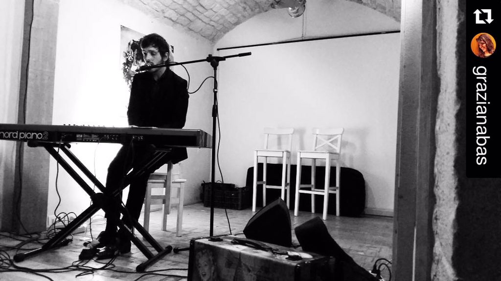 Docks_101's tweet photo. Il concerto di @gderubertis ieri sera al #docks101 nella foto di @graziana_basile https://t.co/4kC528DgWy