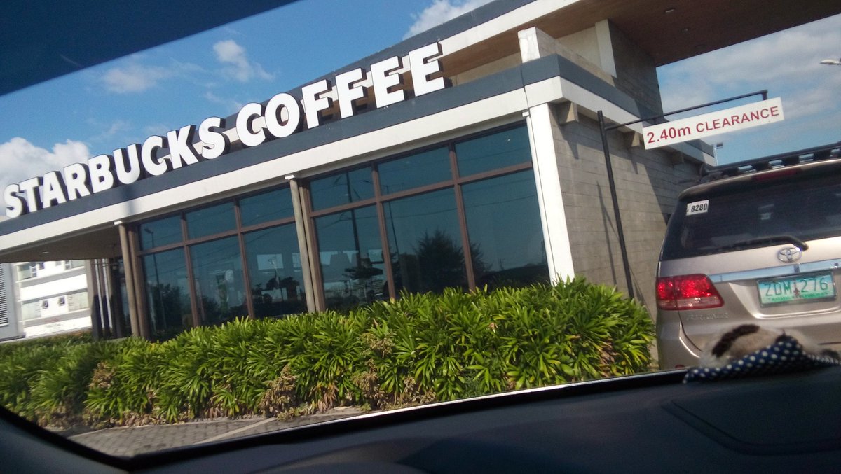 MainChick18's tweet photo. Starbucks Christmas Break! 😂🙌 https://t.co/5tsnlhfbHE