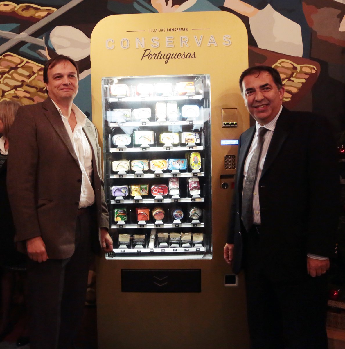 EU_FAMENET's tweet photo. #LojadasConservas innovates w #fishcan machine, soon in Warsaw, London & BXL! #Pesca #FEAMP https://t.co/hRDfhI3wbN https://t.co/jAk3cAipRU