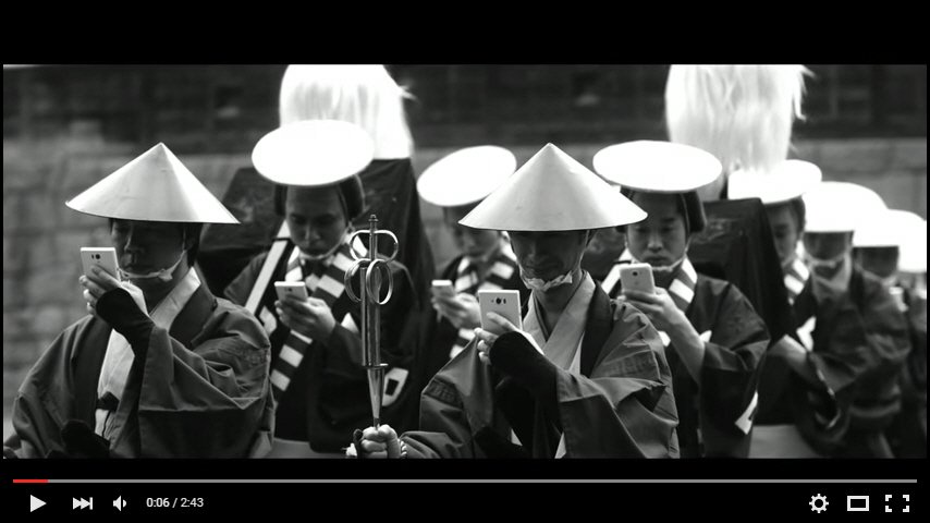 KeithArnett's tweet image. even Samurai need to be careful when texting and walking ... youtube.com/watch?v=3Fm0Zi… #samurainews #textinghumor