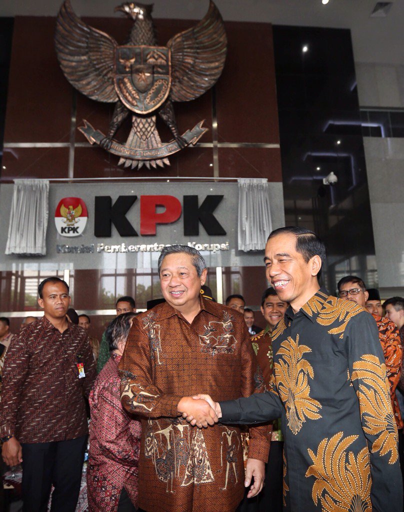 Bersama Presiden @Jokowi, SBY menghadiri peresmian gedung baru KPK di Jakarta. Dukungan kpd KPK sangat diperlukan.