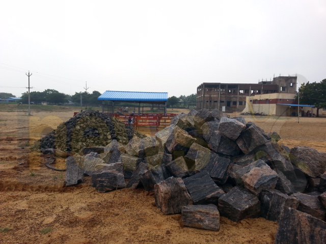 NewsX's tweet photo. #RespectKalam: Tamil Nadu CM Jayalalithaa wakes up to #NewsX campaign. Fencing work has begun at Dr Kalam's memorial https://t.co/u40TG05NJO