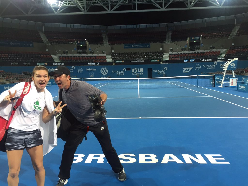 darren_cahill's tweet photo. Still smiling after 27 hours of travel @Simona_Halep. Welcome to @BrisbaneTennis https://t.co/DYHAKmdqZs