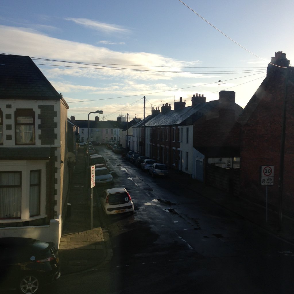 cardiffisyours's tweet photo. Wowzer, we've got sunshine! Canton looking lush from my bedroom window (stadium in distance) ☀️ @The_CDF #CDFviews https://t.co/h3jnqDTkJ2