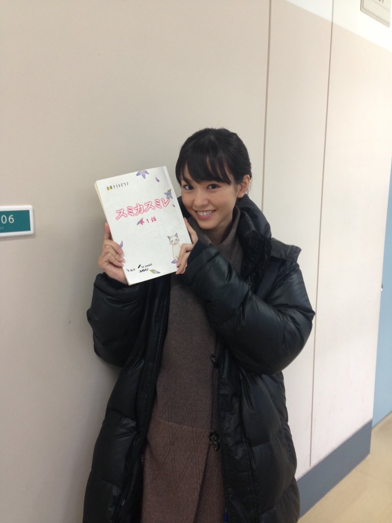 桐谷美玲マネージャー Official 今日もスミカスミレの撮影してました アイドル風に撮れた写真です いつもは寝てる おもしろい顔を撮ってます 美玲と仕事してるって感じの写真撮ってないねーと話していたので来年からはばっしばし撮っていきます これは
